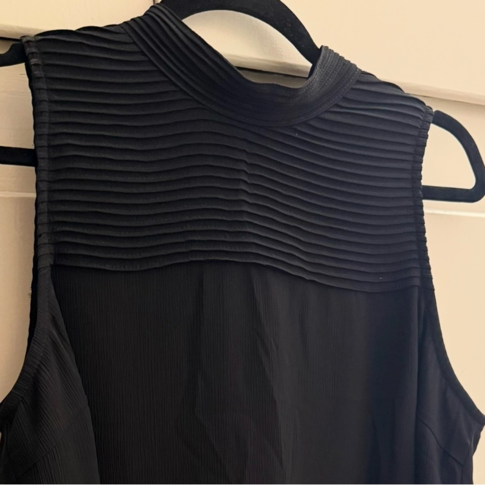 Skies Are Blue - elegant black sleeveless blouse, easy care, size L, like new